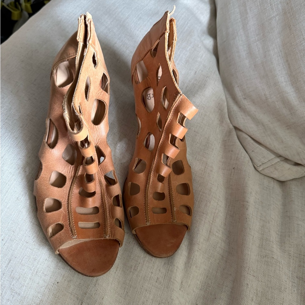 Stylish Tan Cutout Women's Sandals
